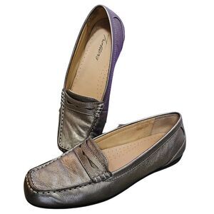 TROTTERS Women's Loafer 7M Metallic Silver Pewter Penny Loafers Francie Leather
